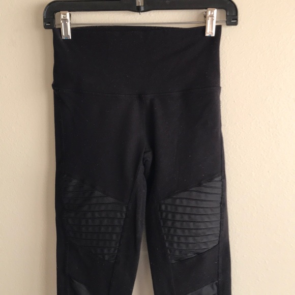 ALO YOGA Black Moto Leggings Size Small - Picture 2 of 12